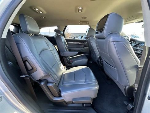 Used 2018 Buick Enclave Essence image 30