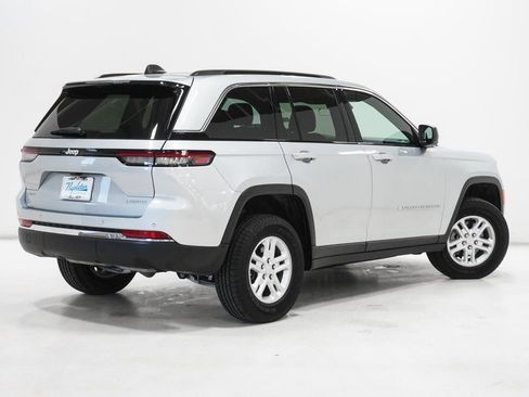 Certified 2025 Jeep Grand Cherokee Laredo w/ Luxury Tech Group I image 7