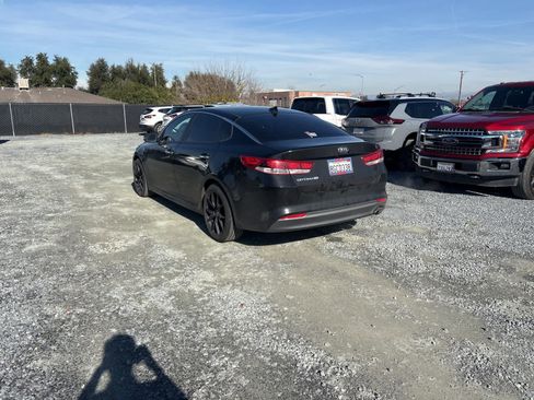 Used 2018 Kia Optima LX image 2