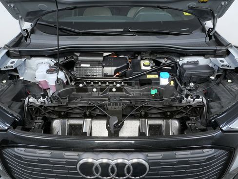 Used 2025 Audi Q4 e-tron Premium Plus w/ Premium Plus image 33