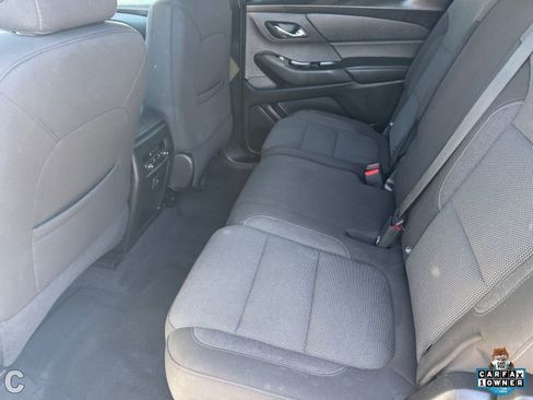 Used 2023 Chevrolet Traverse LT w/ LPO, Cargo Package FWD image 15