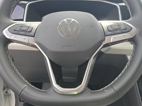 New 2026 Volkswagen Taos SE FWD image 20