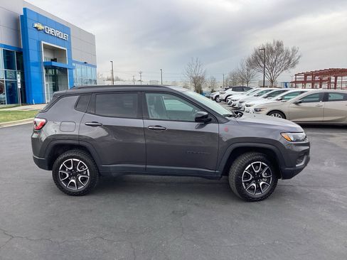 Used 2024 Jeep Compass Trailhawk image 5