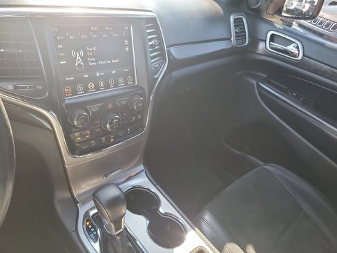 Used 2018 Jeep Grand Cherokee Altitude AWD/4WD image 22