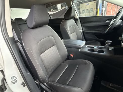 Used 2025 Nissan Altima 2.5 SV FWD image 27