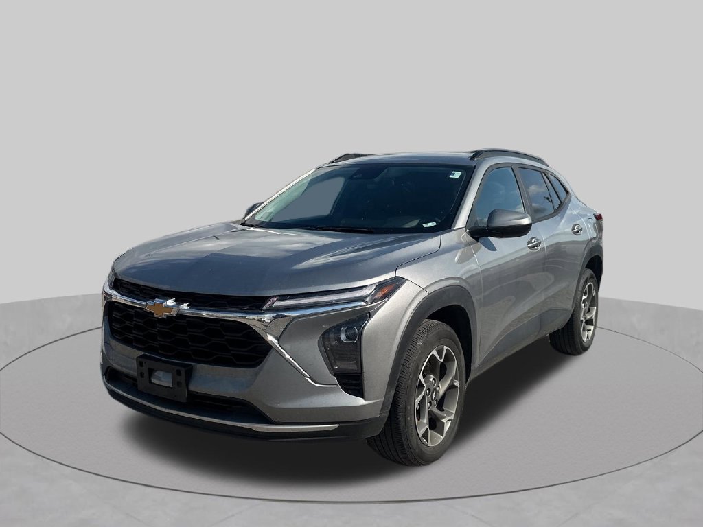 Used 2024 Chevrolet Trax LT w/ Sunroof Package FWD image 35