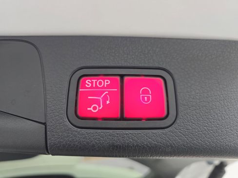 Used 2022 Mercedes-Benz GLB 250 w/ Premium Package Lite image 13