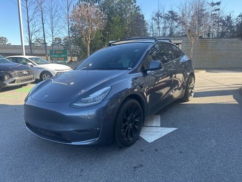 Used 2022 Tesla Model Y Long Range image 3