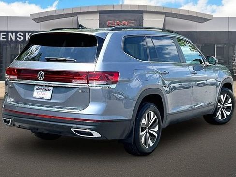 Used 2024 Volkswagen Atlas SE AWD/4WD image 2
