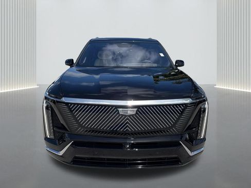 Certified 2026 Cadillac Vistiq Luxury image 2