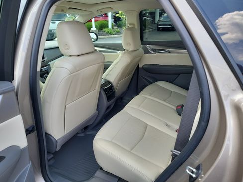 Used 2023 Cadillac XT5 Premium Luxury w/ Technology Package AWD/4WD image 14