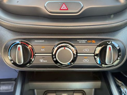 Certified 2023 Kia Soul LX FWD image 18