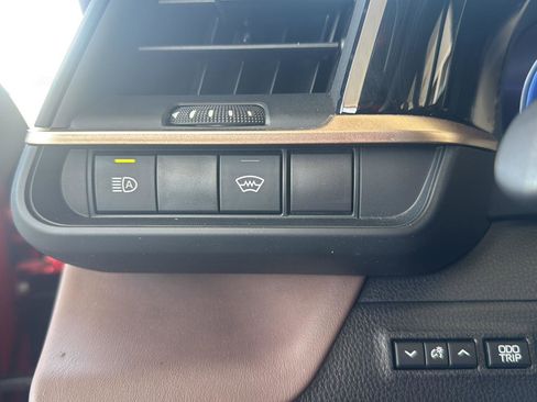 Used 2023 Toyota Crown Limited image 23