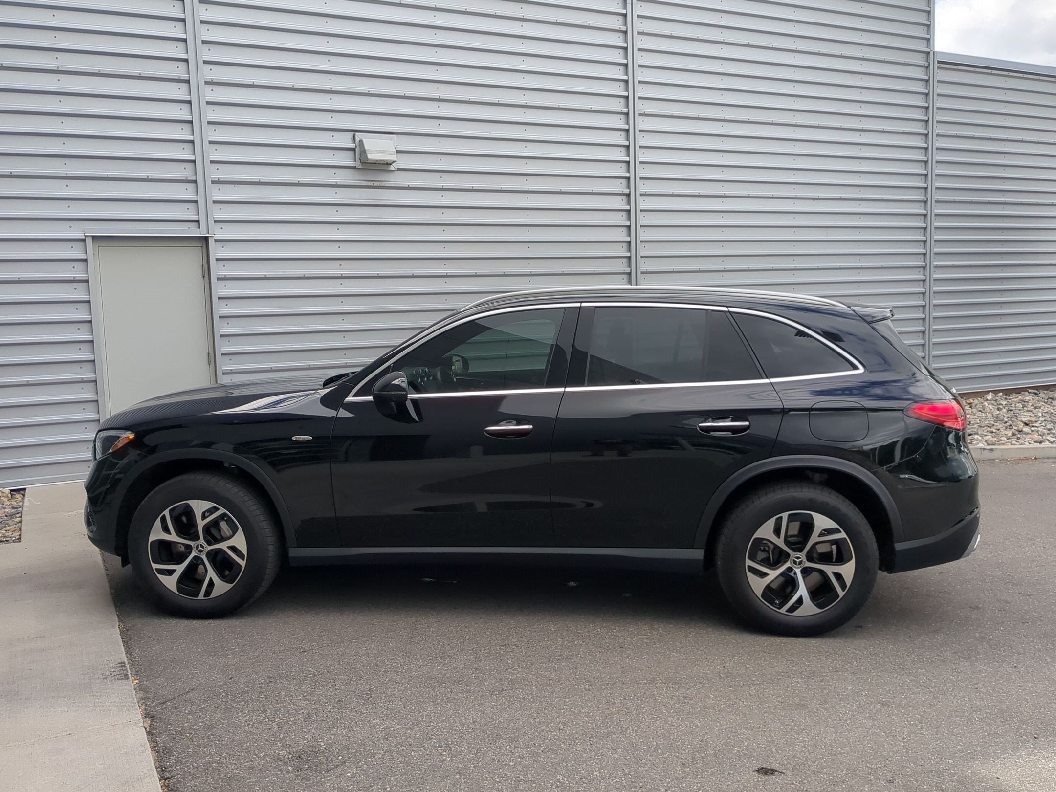Used 2025 Mercedes-Benz GLC 350e 4MATIC image 8