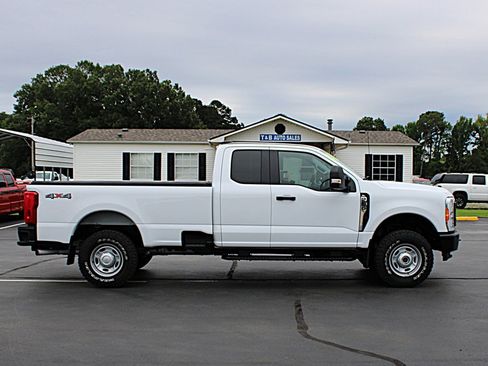 Used 2023 Ford F250 XL w/ XL Off-Road Package AWD/4WD image 7