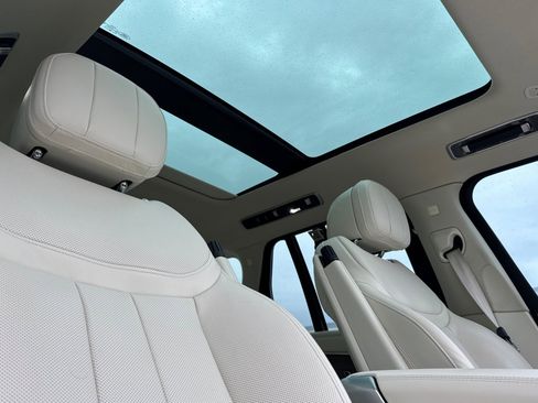 Used 2023 Land Rover Range Rover SE image 18