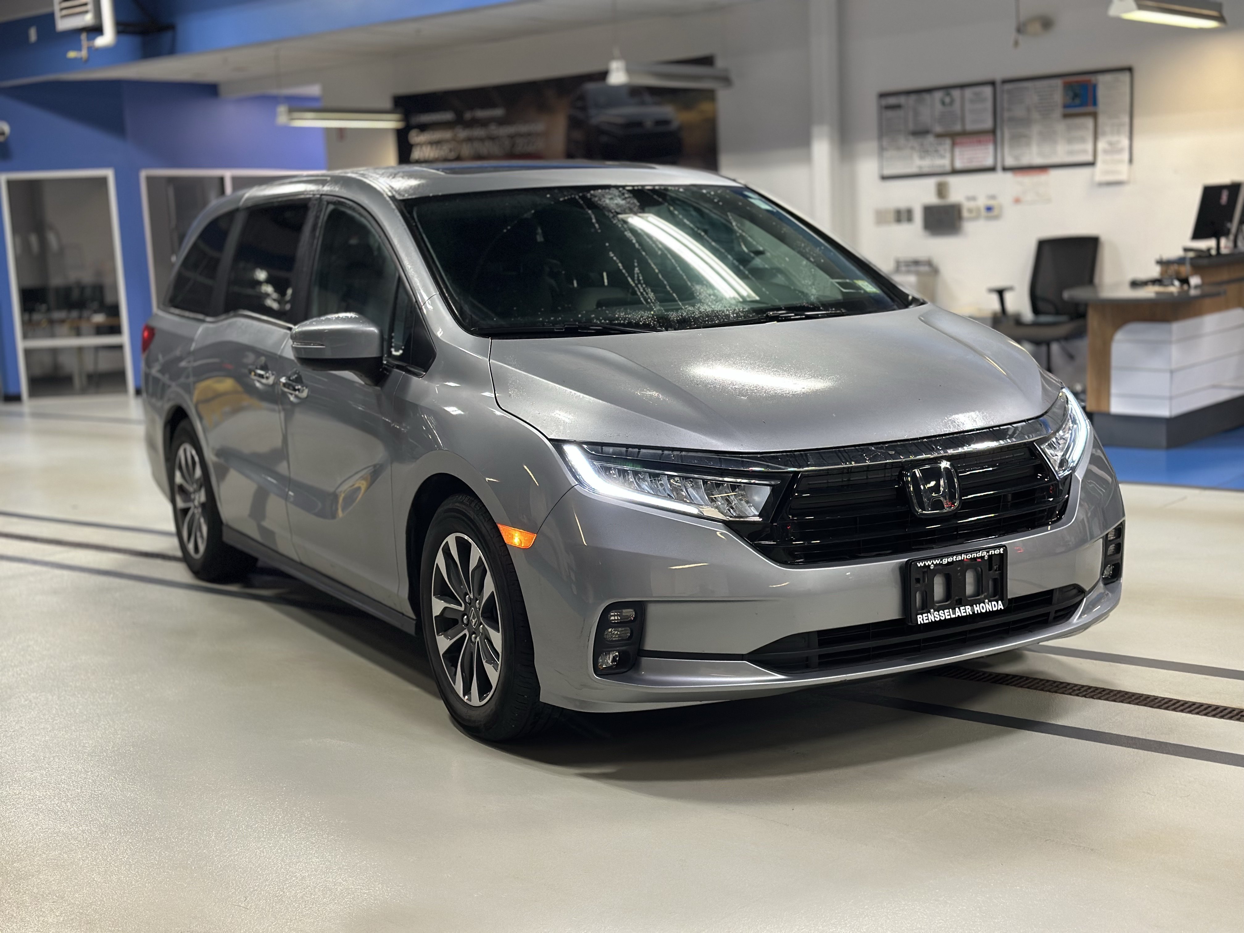 Used 2024 Honda Odyssey EX-L image 3