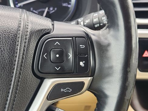 Used 2015 Toyota Highlander Limited Platinum AWD/4WD image 32