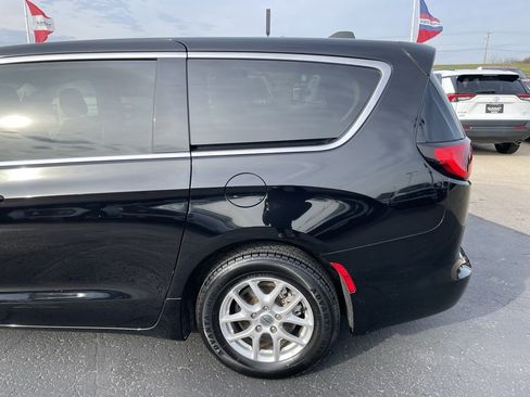Used 2024 Chrysler Voyager LX image 36