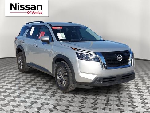 Certified 2025 Nissan Pathfinder SV image 1