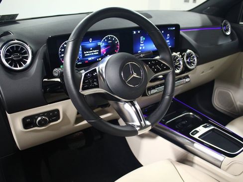 Used 2025 Mercedes-Benz GLA 250 4MATIC image 5