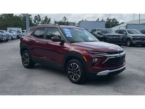 Certified 2025 Chevrolet TrailBlazer LT w/ Convenience Package FWD image 2