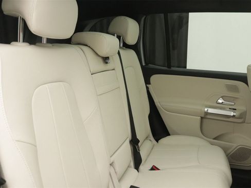 New 2026 Mercedes-Benz GLB 250 image 10