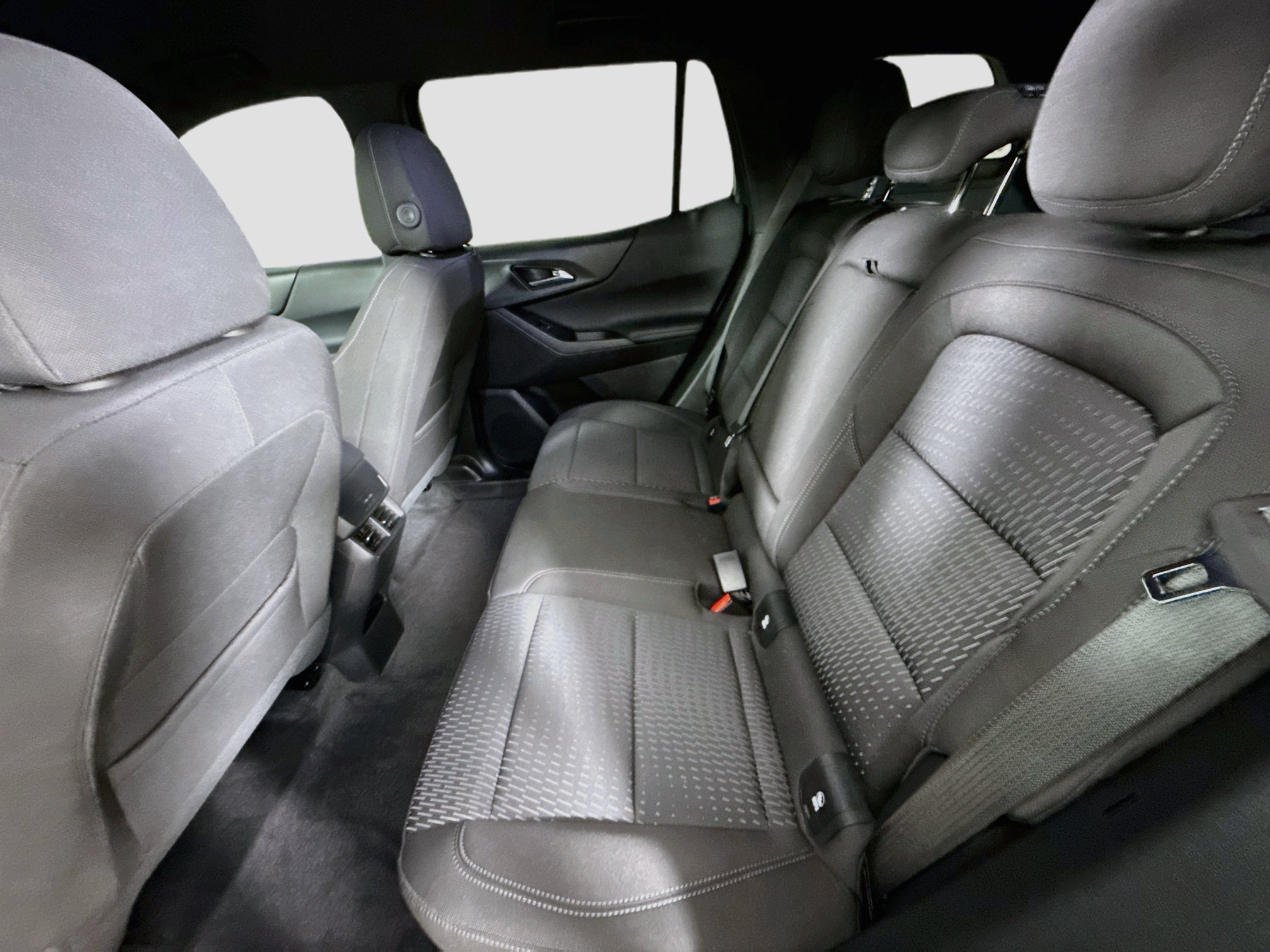 Used 2025 Chevrolet Equinox LT w/ Safety and Technology Package FWD image 26