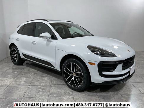 Used 2023 Porsche Macan w/ Premium Package Plus image 7