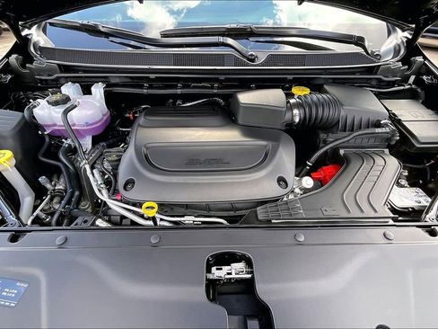 New 2026 Chrysler Pacifica Limited w/ Uconnect Theater Family Group image 9