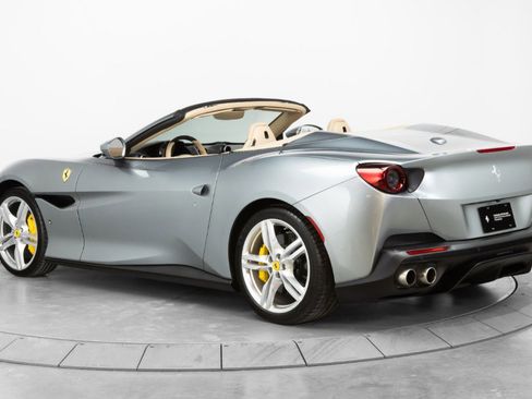 Certified 2019 Ferrari Portofino image 5