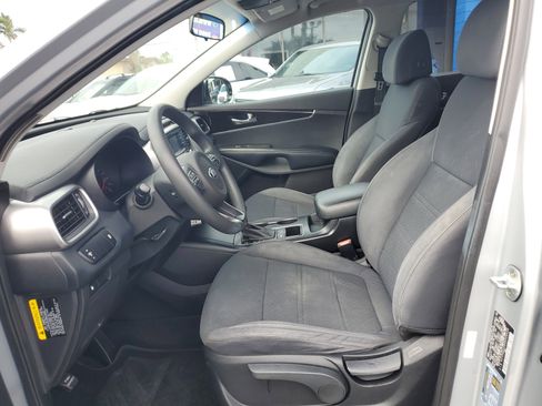 Used 2017 Kia Sorento LX image 10
