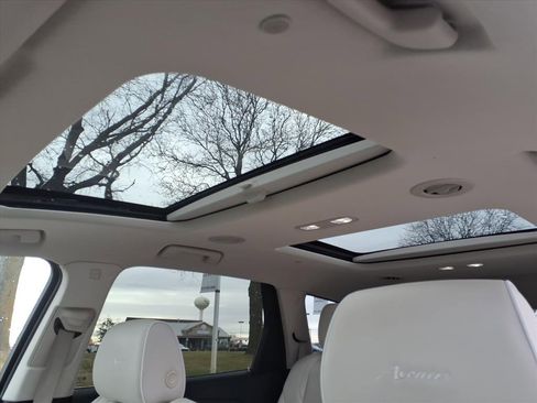 Used 2023 Buick Enclave Avenir w/ Avenir Technology Package image 10