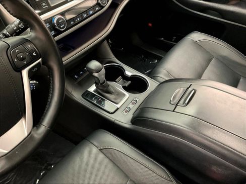 Used 2016 Toyota Highlander Limited AWD/4WD image 18