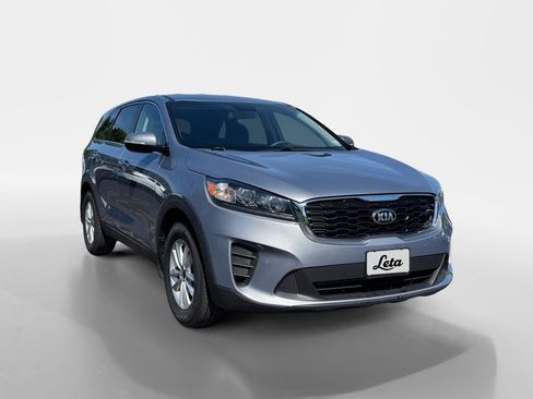 Used 2020 Kia Sorento LX FWD image 2
