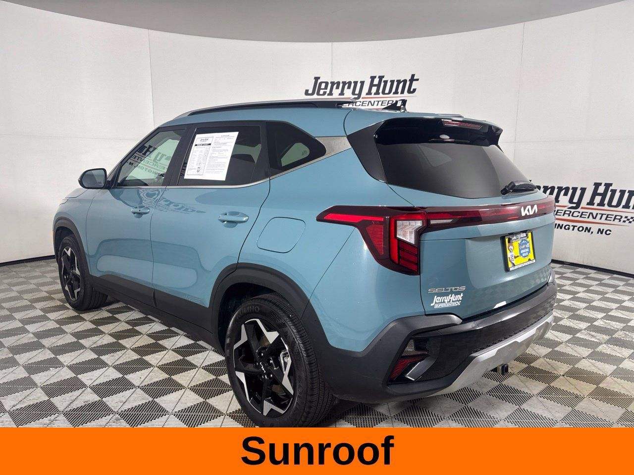 Used 2024 Kia Seltos EX AWD/4WD image 9