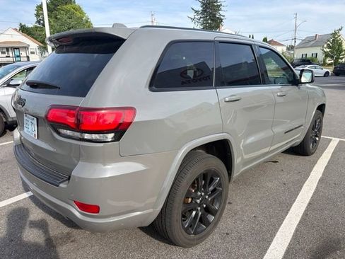 Used 2022 Jeep Grand Cherokee Laredo X AWD/4WD image 4