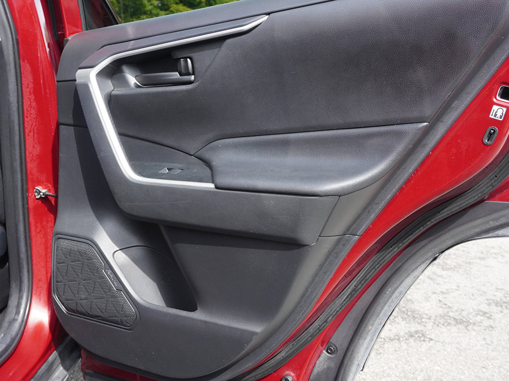 Used 2020 Toyota RAV4 LE FWD image 20
