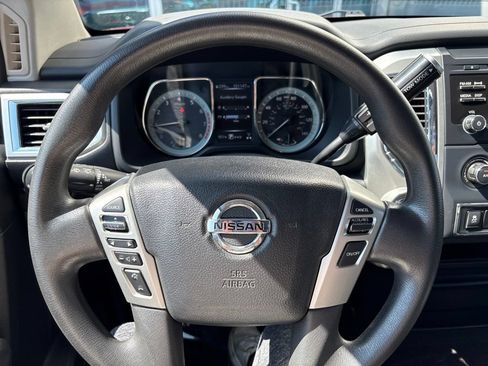 Used 2017 Nissan Titan SV AWD/4WD image 12