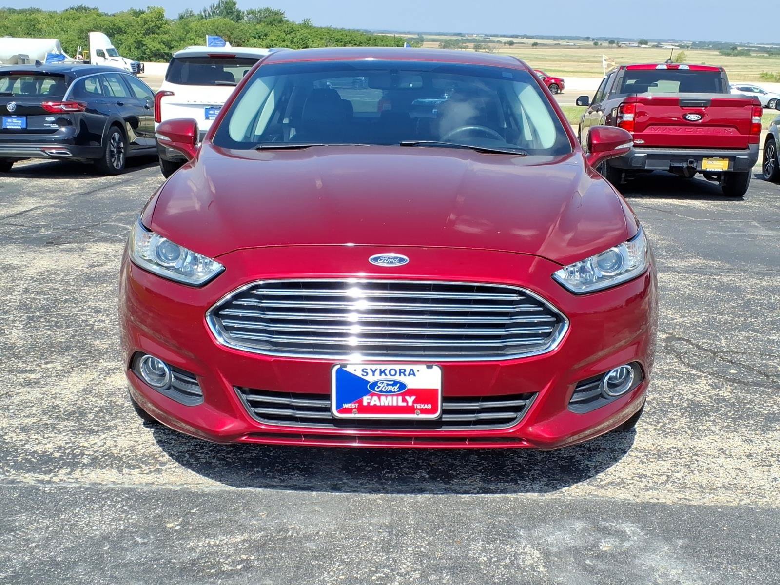 Used 2015 Ford Fusion SE w/ Equipment Group 202A FWD image 2
