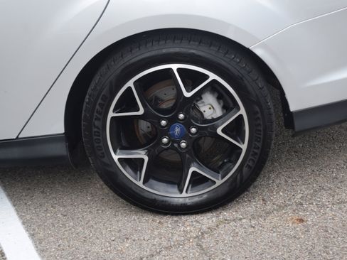Used 2014 Ford Focus SE w/ Equipment Group 201A FWD image 28