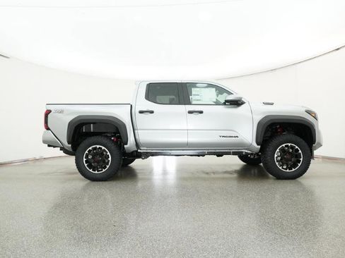 New 2025 Toyota Tacoma TRD Off-Road AWD/4WD image 40