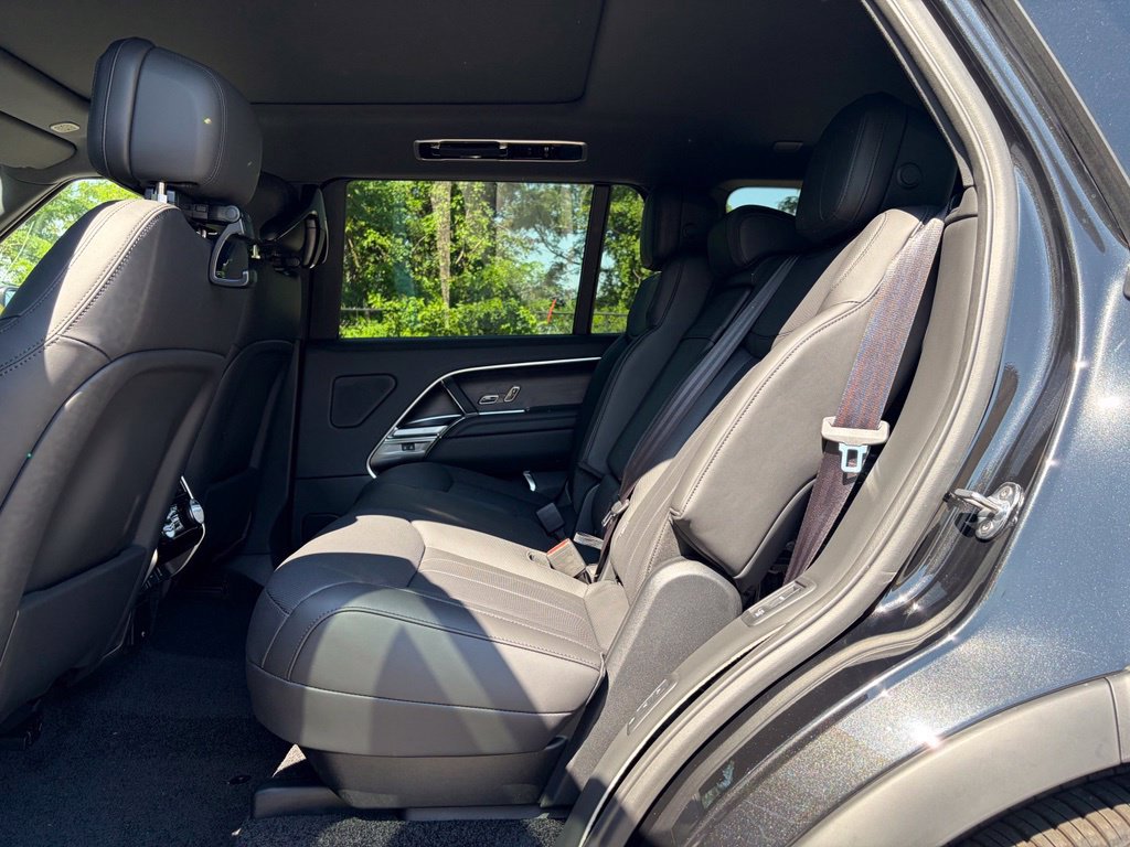 New 2026 Land Rover Range Rover Long Wheelbase SE AWD/4WD image 13