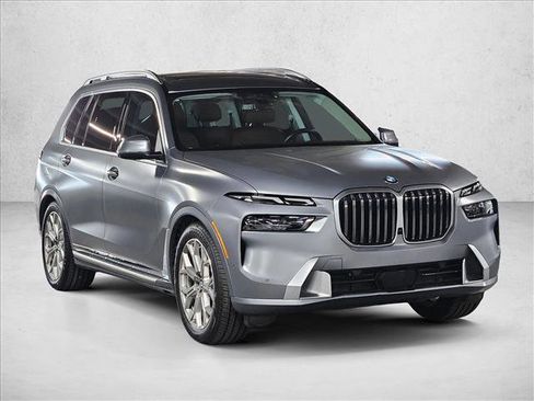 Used 2023 BMW X7 xDrive40i w/ Executive Package image 3