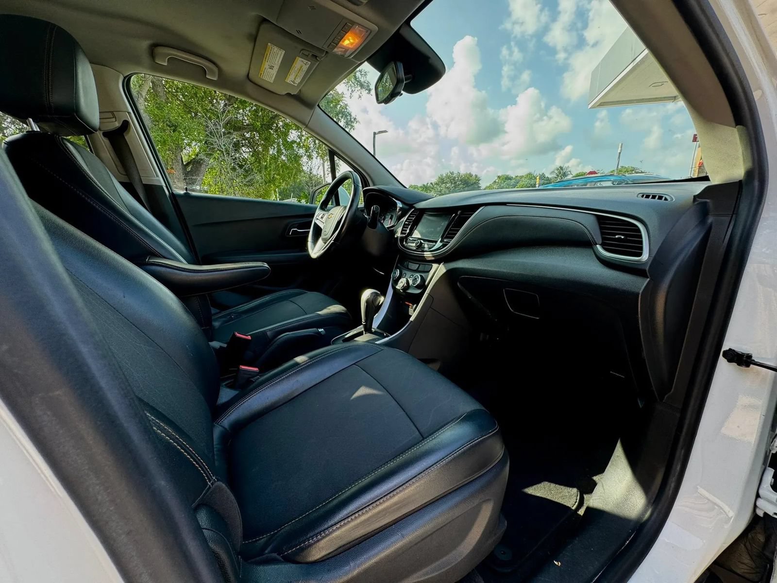 Used 2020 Chevrolet Trax LT w/ LT Convenience Package FWD image 14