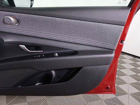 Certified 2025 Hyundai Elantra Limited image 24