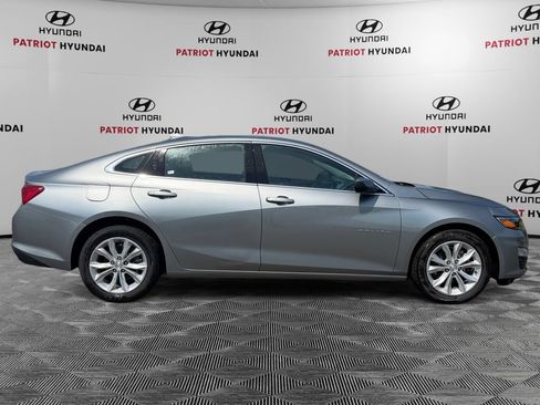 Used 2025 Chevrolet Malibu LT FWD image 2