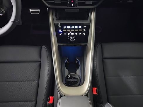 Certified 2025 Porsche Macan Turbo Electric image 22