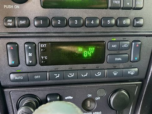 Used 2005 Ford Thunderbird RWD image 14