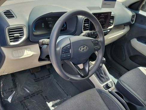 Used 2023 Hyundai Venue Limited FWD image 21